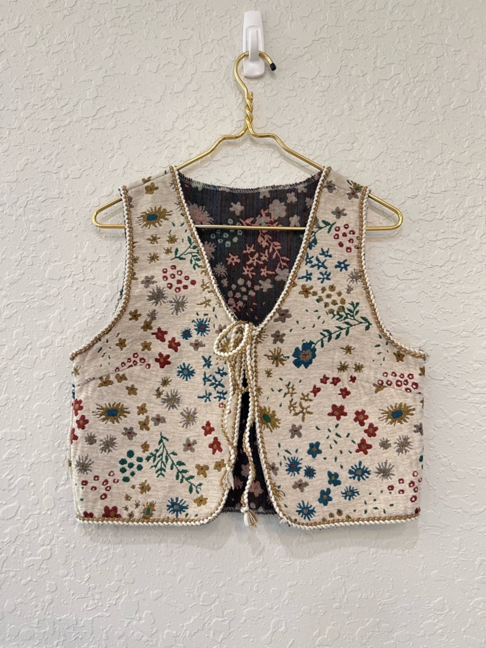 Shein Boho Cowgirl Tapestry Floral Tie Front Vest Cream Gold Braided Trim - Picture 4 of 10